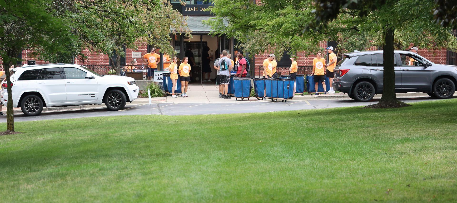 students moving in